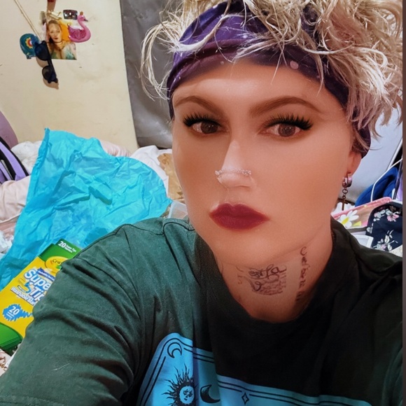 Meet your Posher, Katie - Picture 2 of 4